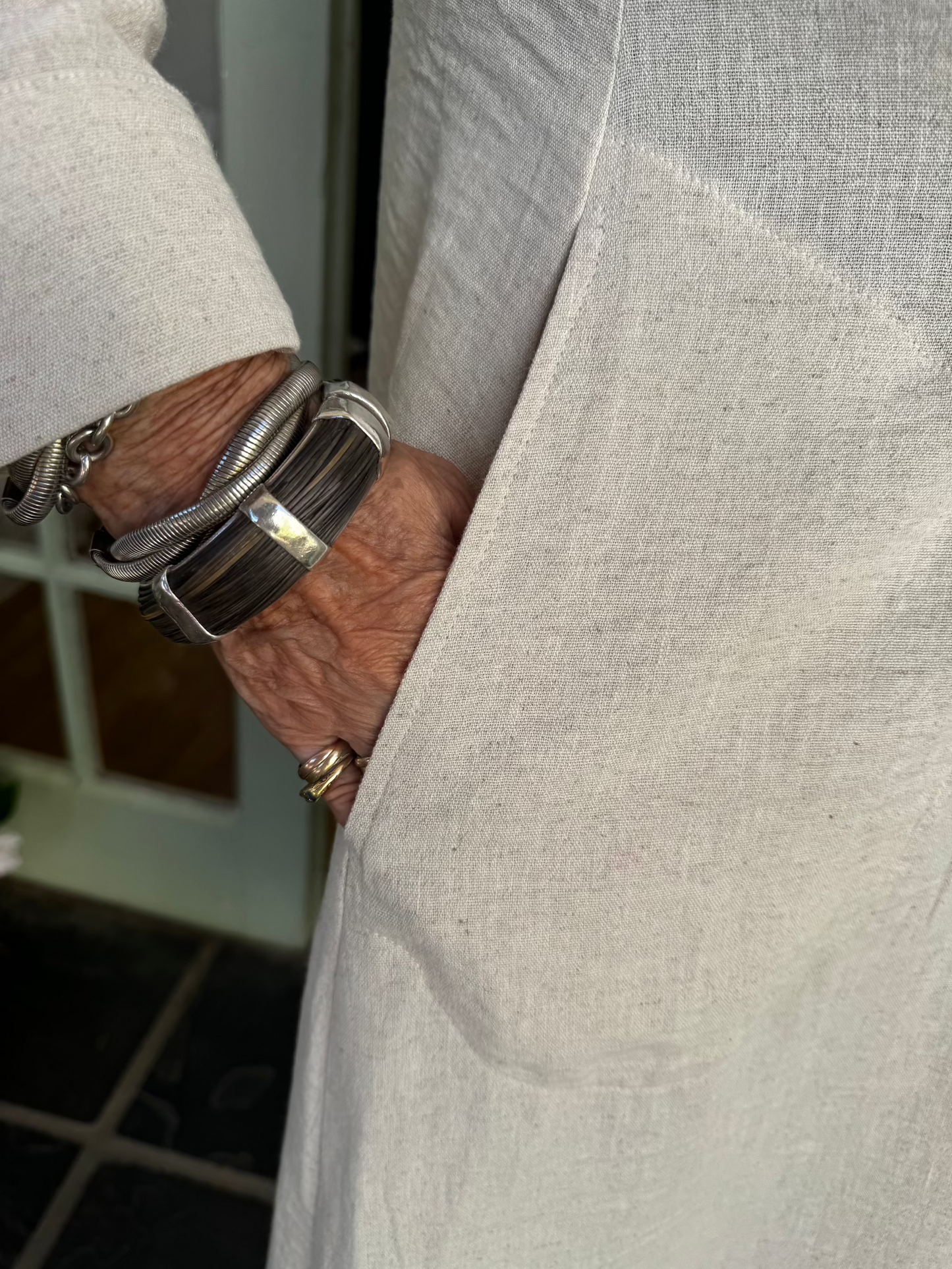 The Linen Pintuck Dress really can be worn in all seasons. It can be worn open as a coat, has side pockets with a two button cuff sleeve. Made from a linen blend which is a natural fabric.