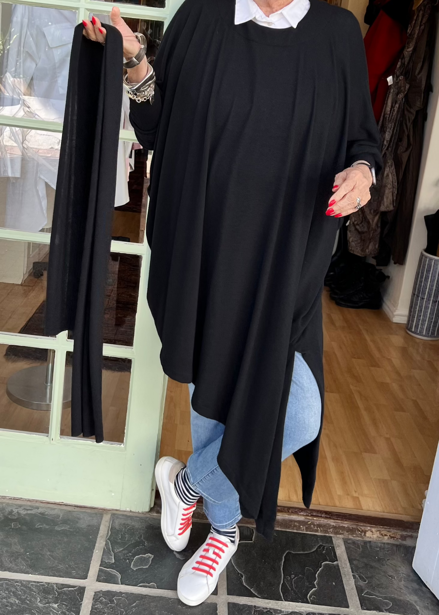 Crafted from a luxurious rayon-polyester blend, this thoughtfully designed top combines the beautiful drape of rayon with just enough polyester to maintain its shape throughout the day. The secret to its brilliance lies in the details β snug stretchy cuffs that stay perfectly in place when pushed up your arms, eliminating the constant need for adjustment.