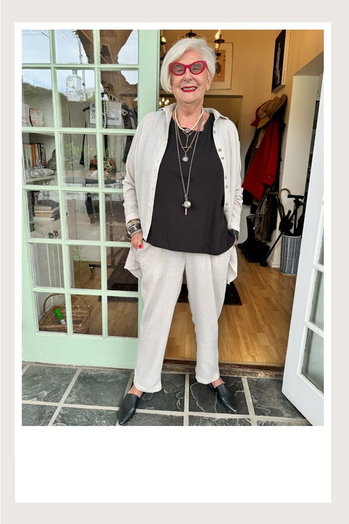 The linen blend Jlr Easy Wear Cami has a comfortable loose fit.