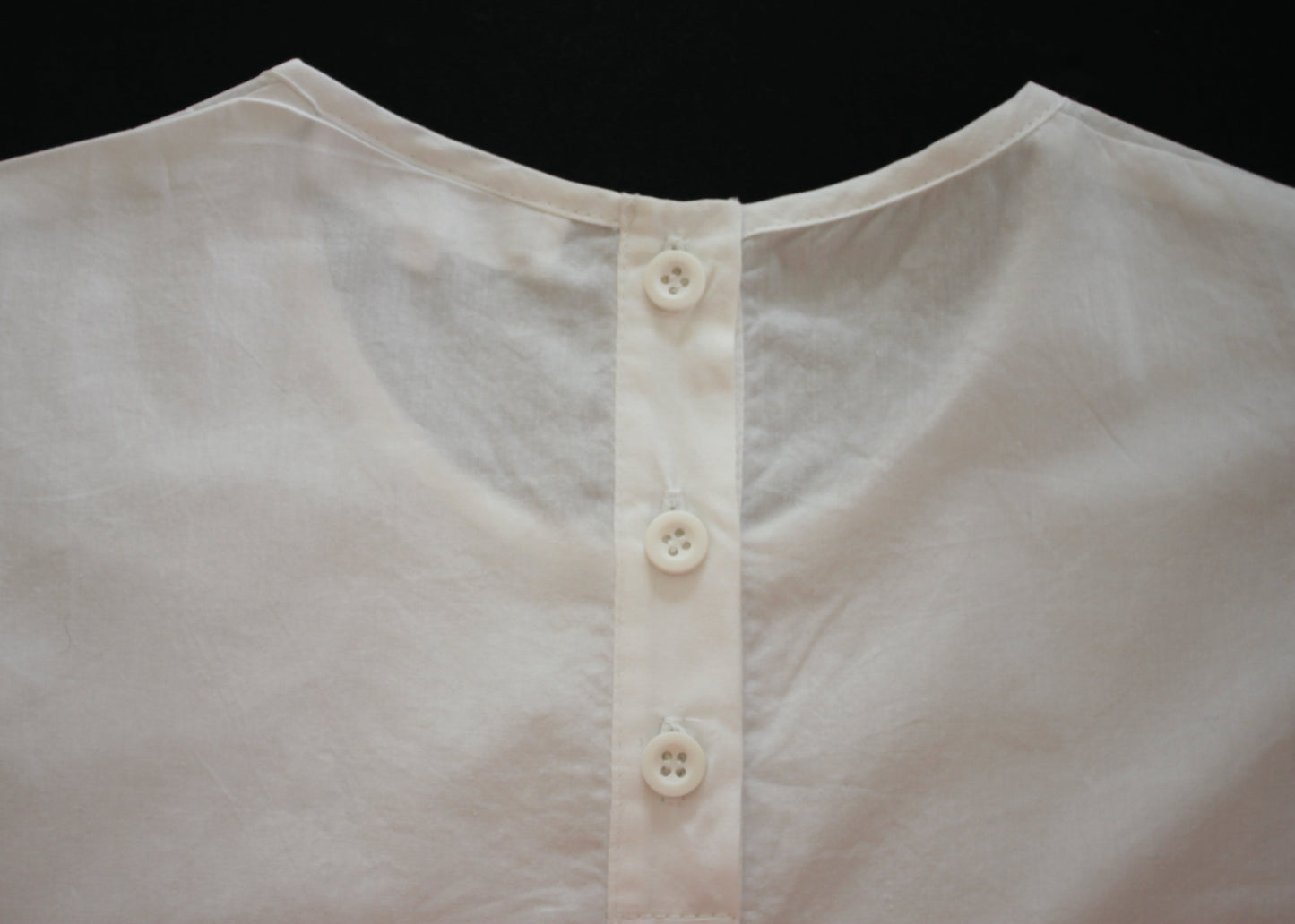 This beautifully crafted white linen shirt channels understated Japanese minimalism with its clean lines and functional elegance.