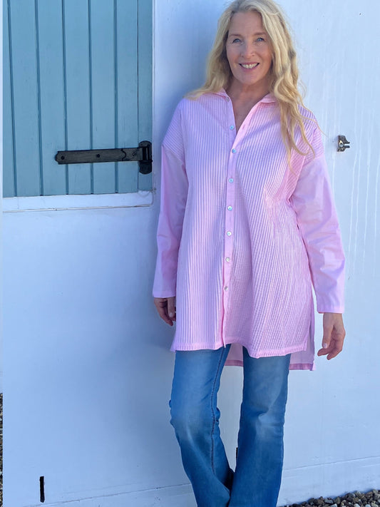 The Long Classic Pleated Shirt in Gatsby Pink - jennyleroux.com