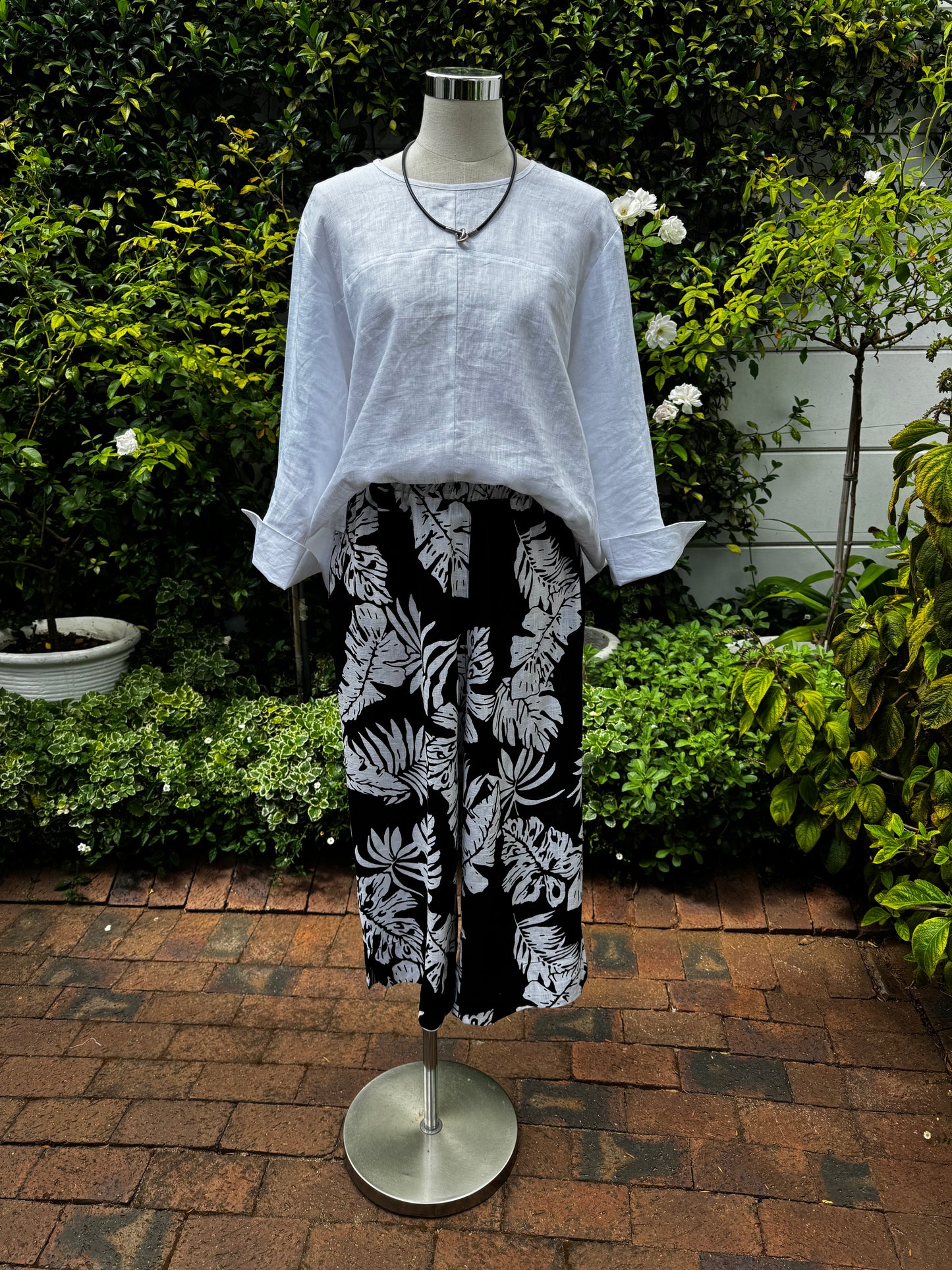 The Wide-Legged Black & White Patterned Linen Pants