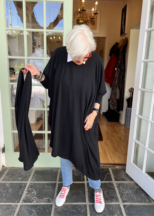 Crafted from a luxurious rayon-polyester blend, this thoughtfully designed top combines the beautiful drape of rayon with just enough polyester to maintain its shape throughout the day. The secret to its brilliance lies in the details – snug stretchy cuffs that stay perfectly in place when pushed up your arms, eliminating the constant need for adjustment.