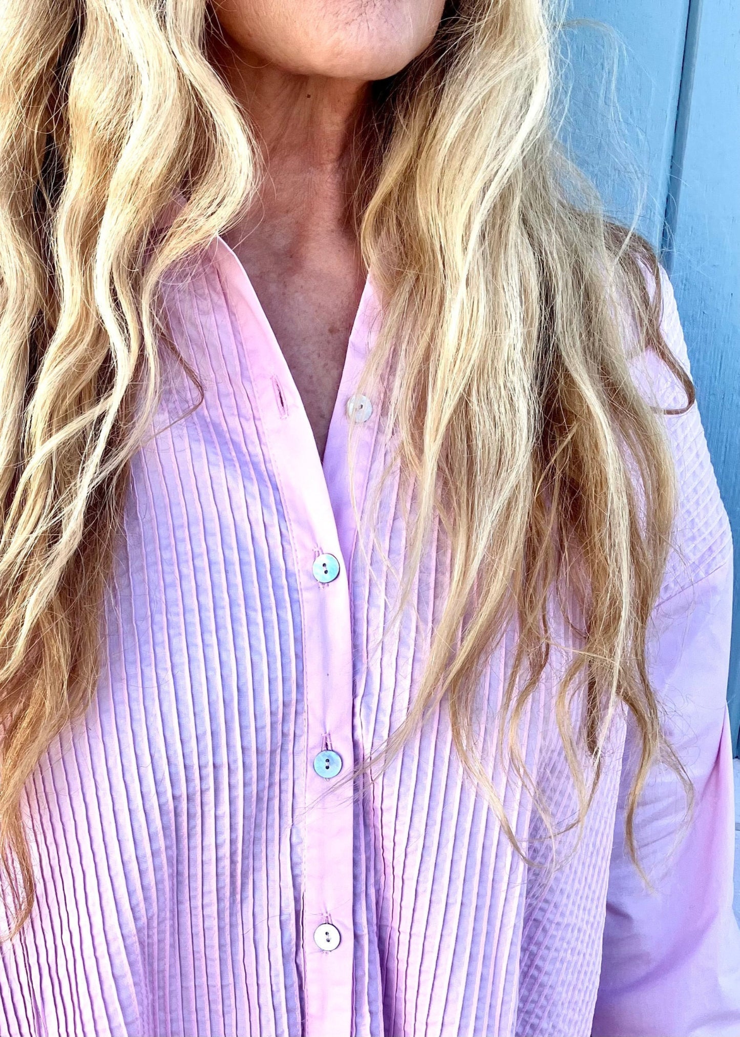 The Long Classic Pleated Shirt in Gatsby Pink - jennyleroux.com