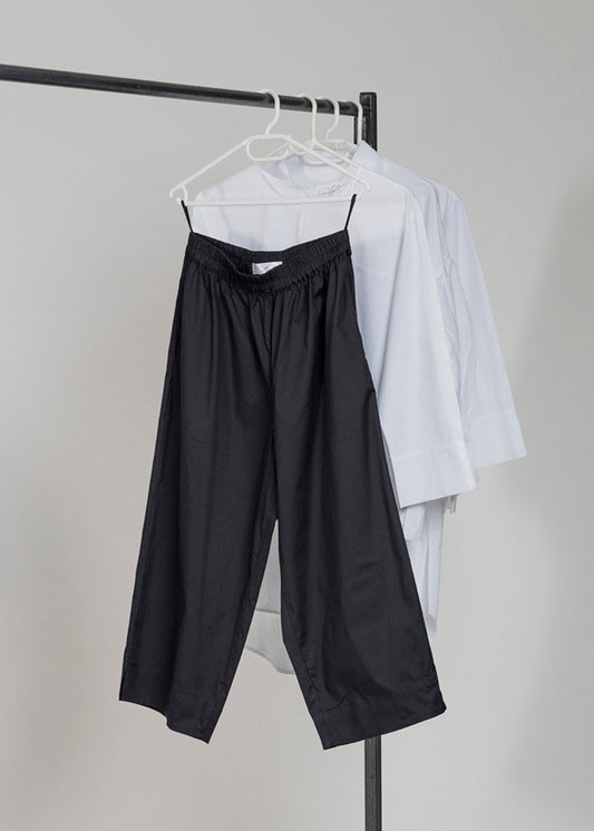 Crafted from 100% breathable cotton, these effortlessly chic pants offer all-day comfort with their elasticated waist and fresh, wider silhouette. While we'll always adore skinny styles, this cropped, looser cut has quickly become our new favourite – offering a modern twist on classic comfort. The airy wide leg keeps you cool while moving beautifully, perfect for everything from running errands to weekend brunches.